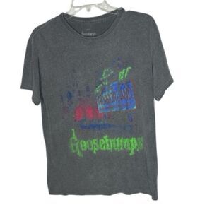 Goosebumps Urban Outfitters Graphic Tee in Gray. Size Small.